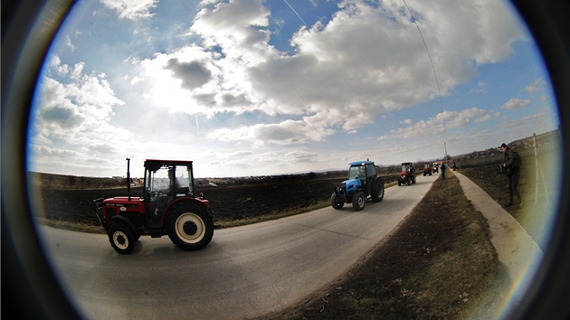 Ve Velkch Blovicch se sjelo 231 traktor. Vinask obec pokoila rekord.