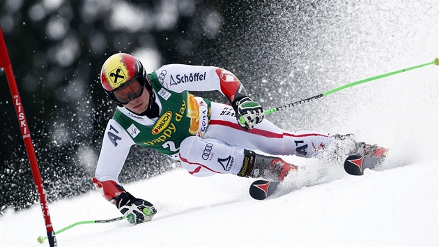 Marcel Hirscher pi ob slalomu, kter hostila Kranjska Gora