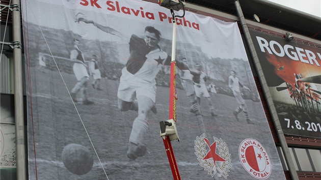 Podobizna Josefa "Pepiho" Bicana na stadionu v Edenu