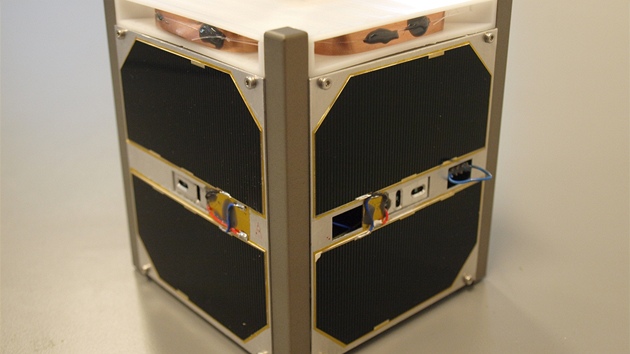 Druici AAUSAT-3  vyrobili dnt studenti podle vzoru CubeSat.