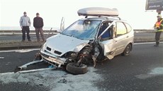 Nabourané auto v ulici K Barrandovu.