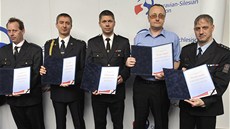 Záchraná�i ocen�ní za pomoc p�i výbuchu ve Fren�tát� pod Radho�t�m. Na snímku