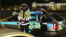 Záchranná akce po dopravní nehod� na Mánesov� mostu (5. b�ezna 2013)