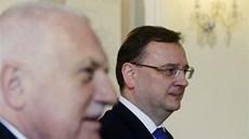 Prezident Václav Klaus se p�i�el rozlou�it s ministry na jednání vlády.