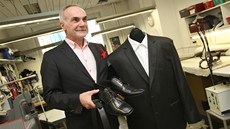 Zlínský krejí Jaroslav Mejta pipravuje inauguraní oblek pro budoucího
