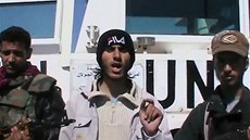 Rebelové zve�ejnili video, ve kterém �íkají, �e pozorovatele OSN propustí, kdy�