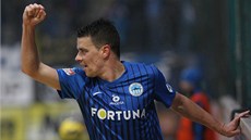 TO KOUKÁTE. Liberecký obránce Ondej Kunír se raduje z gólu proti eským