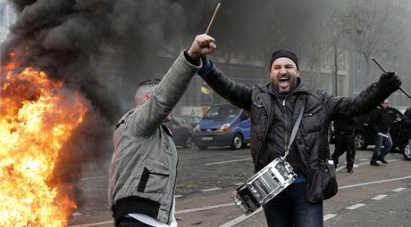 Protesty zamstnanc PSA Peugeot Citroën (18. bezna 2013)