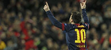 Lionel Messi pi své tradiní oslav gólu, tentokrát v osmifinálové odvet Ligy