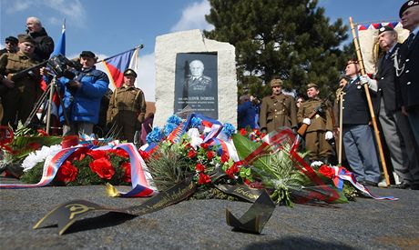 K pomníku prezidenta Ludvíka Svobody do Hroznatína bhem své návtvy Vysoiny Milo Zeman nezavítá. I pes to, e na letoek pipadá nkolik se Svobodou spojených kulatých výroí.