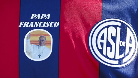 Dres fotbalist  argentinského San Lorenza ozdobil portrét nového papee