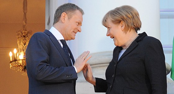 Jsi tak trochu nae, Angelo. Polský premiér Donald Tusk a nmecká kancléka