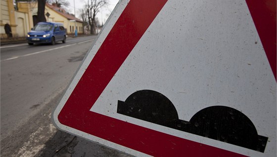Nejvtích oprav se letos dokají silnice na Chebsku. (Ilustraní snímek)