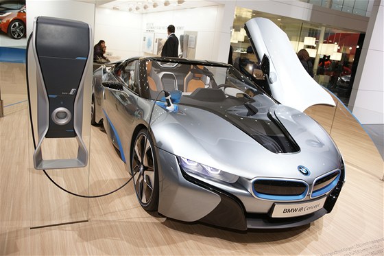 BMW vozí elektromobily na autosalony už docela dlouho, do výroby se ale s nimi