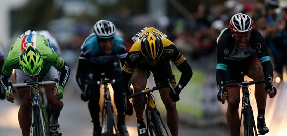 SPURT. Cyklistickou klasiku Milán-San Remo vyhrál Nmec Ciolek (uprosted) ped