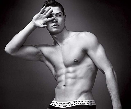 Cristiano Ronaldo v kampani na spodní prádlo Armani 