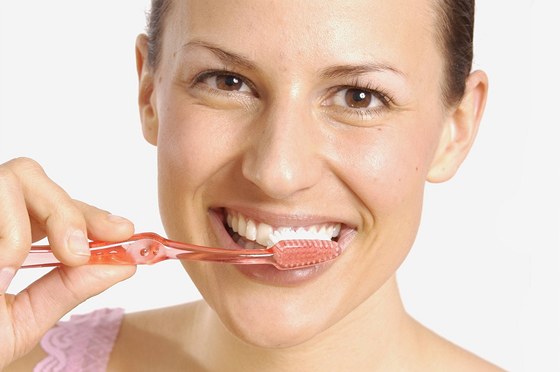 Zuby byste si mli istit alespo 3 minuty. Ilustraní snímek