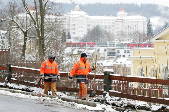 V ulici Na Vyhlídce v Karlových Varech zaala generální rekonstrukce.