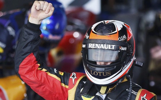 Finský pilot Kimi Räikkönen se raduje ze svého triumfu ve Velké cen Austrálie