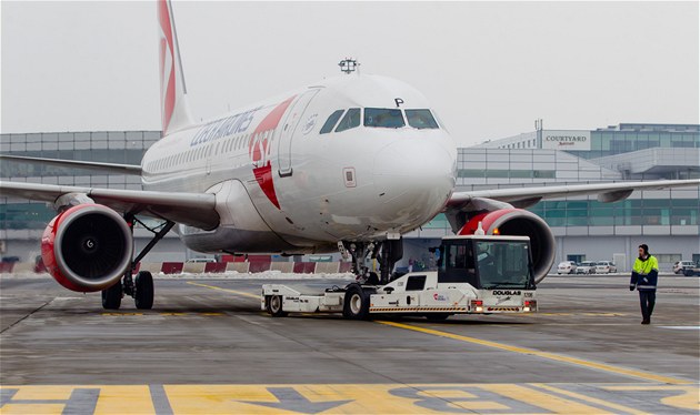 Ruzyně začala s opravami hlavní ranveje. Doprava se přesune nad Prahu