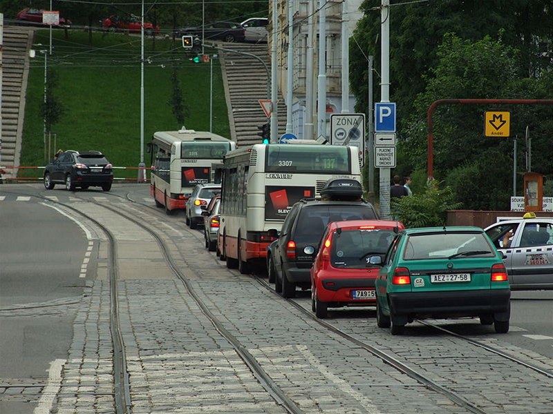 Auta v Praze (ilustra�ní foto)