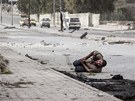Zranný mu, kterého si na ulici Aleppa nala kulka odstelovae (bezen 2012)