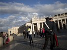 Pípravy na inauguraci papee Frantika na Svatopetrském námstí ve Vatikánu