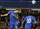 GÓLOVÁ HLAVIKA. Fotbalista Chelsea Frank Lampard skóruje do sít West Hamu.