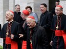 Amerití kardinálové Donald Wuerl, Timothy Dolan, Francis George a Roger Mahony