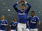 Roman Neustädter ze Schalke slaví gól v osmifinálové odvet Ligy mistr proti