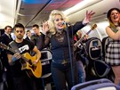 Kim Wilde koncertovala v letadle.