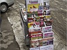 Atmosféru dotváejí i trafiky, které prodávají asijský tisk.