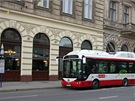 Vídeňský eBus provádí rychlé dobíjení ve stanici pomocí dvoupólového sběrače