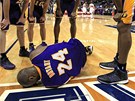 Kobe Bryant z LA Lakers si v utkání s Atlantou zranil kotník.