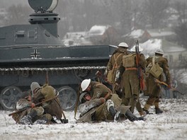 lenové klub vojenské historie z eska i z Ukrajiny pedvedli také zbran a...