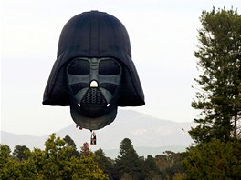STAR WARS. Horkovzduný balon v podob hlavy Dartha Vadera, padoucha z...