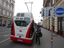 idi ped jzdou z ovldac skn vypne dobjen eBusu (provd se osmi a