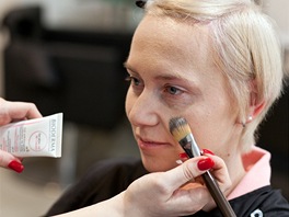 Místo klasického make-upu použila vizážistka BB krém značky Bioderma, který se