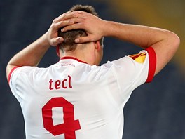 Stanislav Tecl z Plzn bhem duelu na Fenerbahce Istanbul.