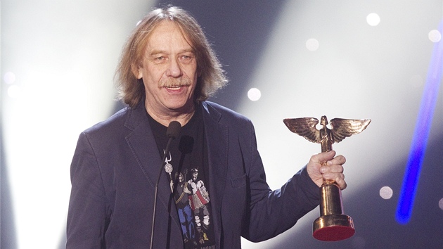 Jaromír Nohavica dostal cenu za nejvíce prodaných desek v loňském roce.