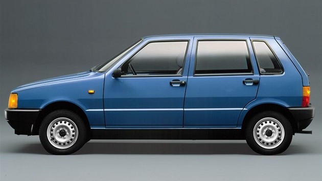Giugiaro nad�lil Unu nezvykle vysokou karoserii. Do auta se výborn� nastupovalo...