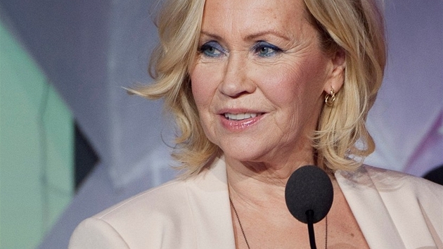 Agnetha Fltskogov ze skupiny ABBA pi lednovm pebrn ceny Fashion Legend Award 2012