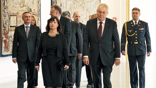Prezident Milo Zeman pijal na Praskm hrad leny diplomatickho sboru. Na setkn ho doprovodila i manelka Ivana. (11. bezna 2013)