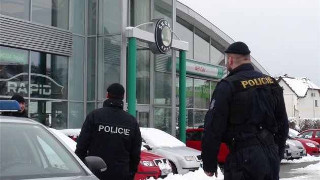 Prask policie v pondl dopoledne obsadila dva autosalony dealera NH Car. Zskvala zde dkazy potebn pro vyetovn jednoho z dodavatel firmy