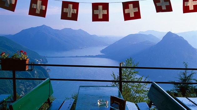 Zahr�dka s vyhl�dkou na Monte Br� a Lago di Lugano ve �v�carsk�m kantonu Ticino