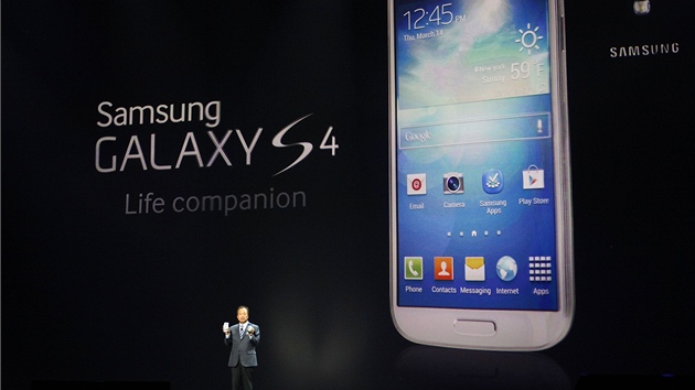 éf Samsungu J.K. Shin práv pedstavuje nový model Galaxy S 4