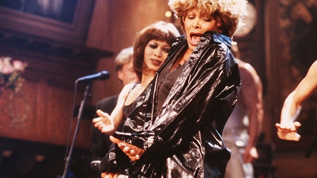 Tina Turner své štíhlé nohy ráda ukazuje (1997).