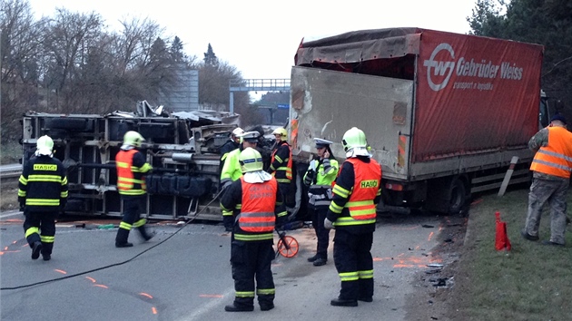 Převrácený kamion na R10 u Staré Boleslavi (11. března 2013)
