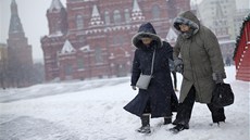 P�ívaly sn�hu zasypaly i Rudé nám�stí v Moskv� (15. b�ezna 2013)