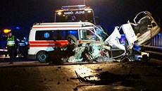 Mezi Davlí a tchovicemi se eln srazila kodovka se sanitkou. idi osobního